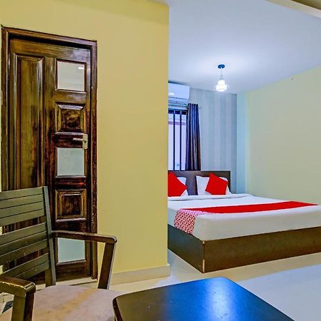 Oyo Flagship 77876 Amigo Suites Kochi Esterno foto