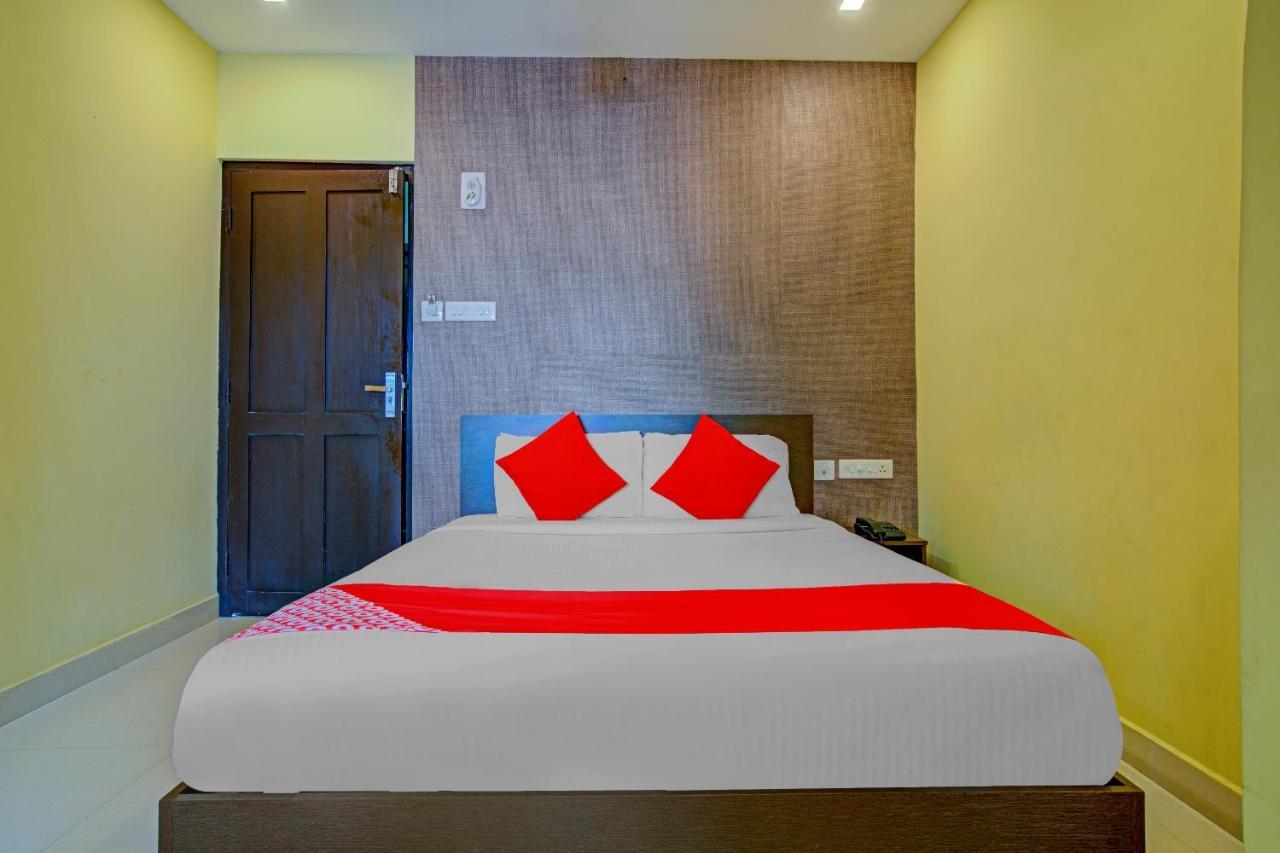 Oyo Flagship 77876 Amigo Suites Kochi Esterno foto