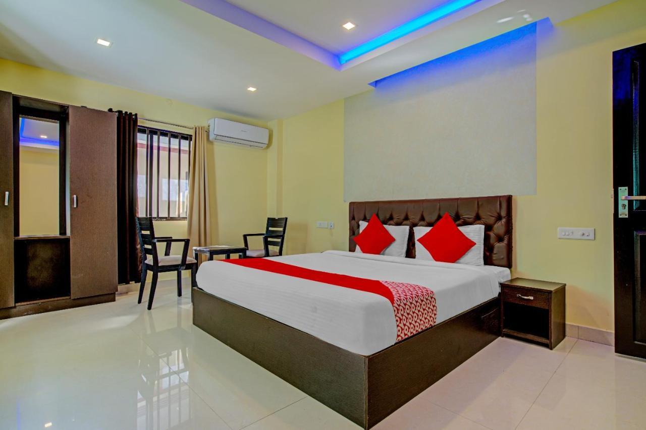 Oyo Flagship 77876 Amigo Suites Kochi Esterno foto