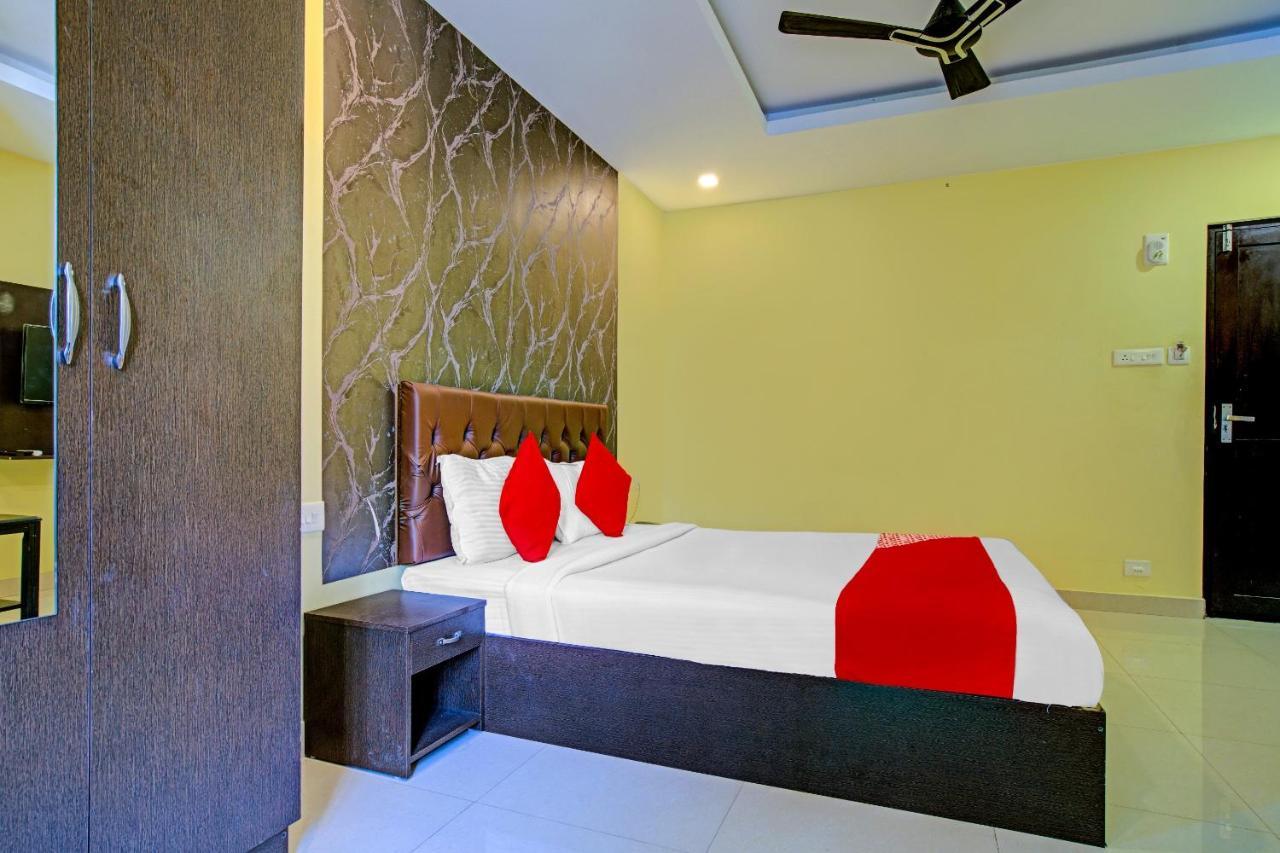 Oyo Flagship 77876 Amigo Suites Kochi Esterno foto