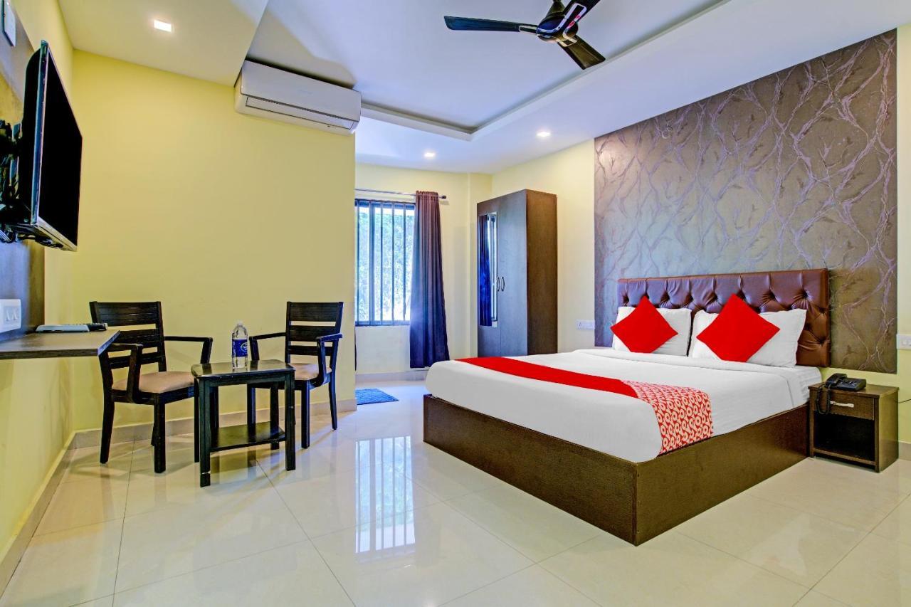Oyo Flagship 77876 Amigo Suites Kochi Esterno foto