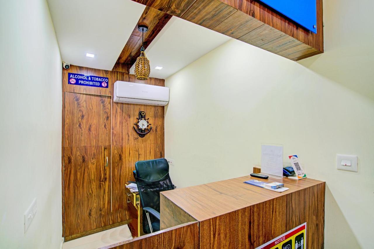 Oyo Flagship 77876 Amigo Suites Kochi Esterno foto