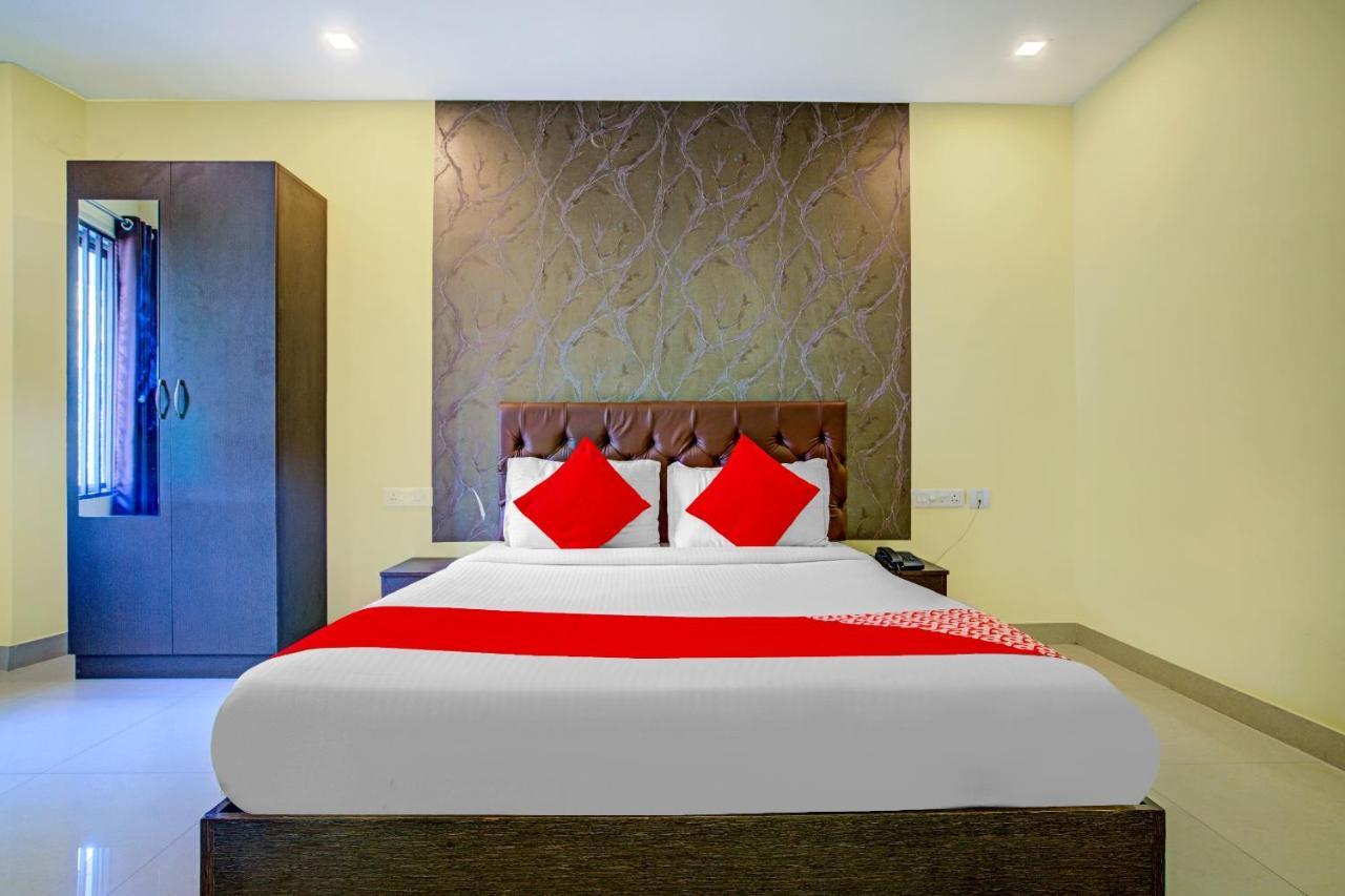 Oyo Flagship 77876 Amigo Suites Kochi Esterno foto